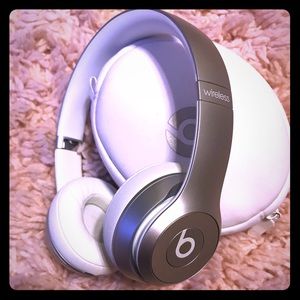 Wireless Beats Headphones Silver